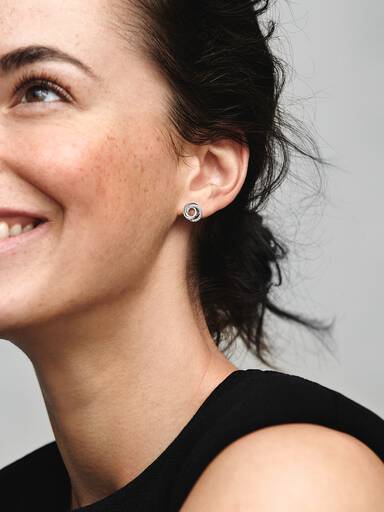 Aretes de botón Círculos entrelazados Familia por siempre