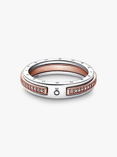 Anillo de dos tonos con logo y pavé de Pandora Signature