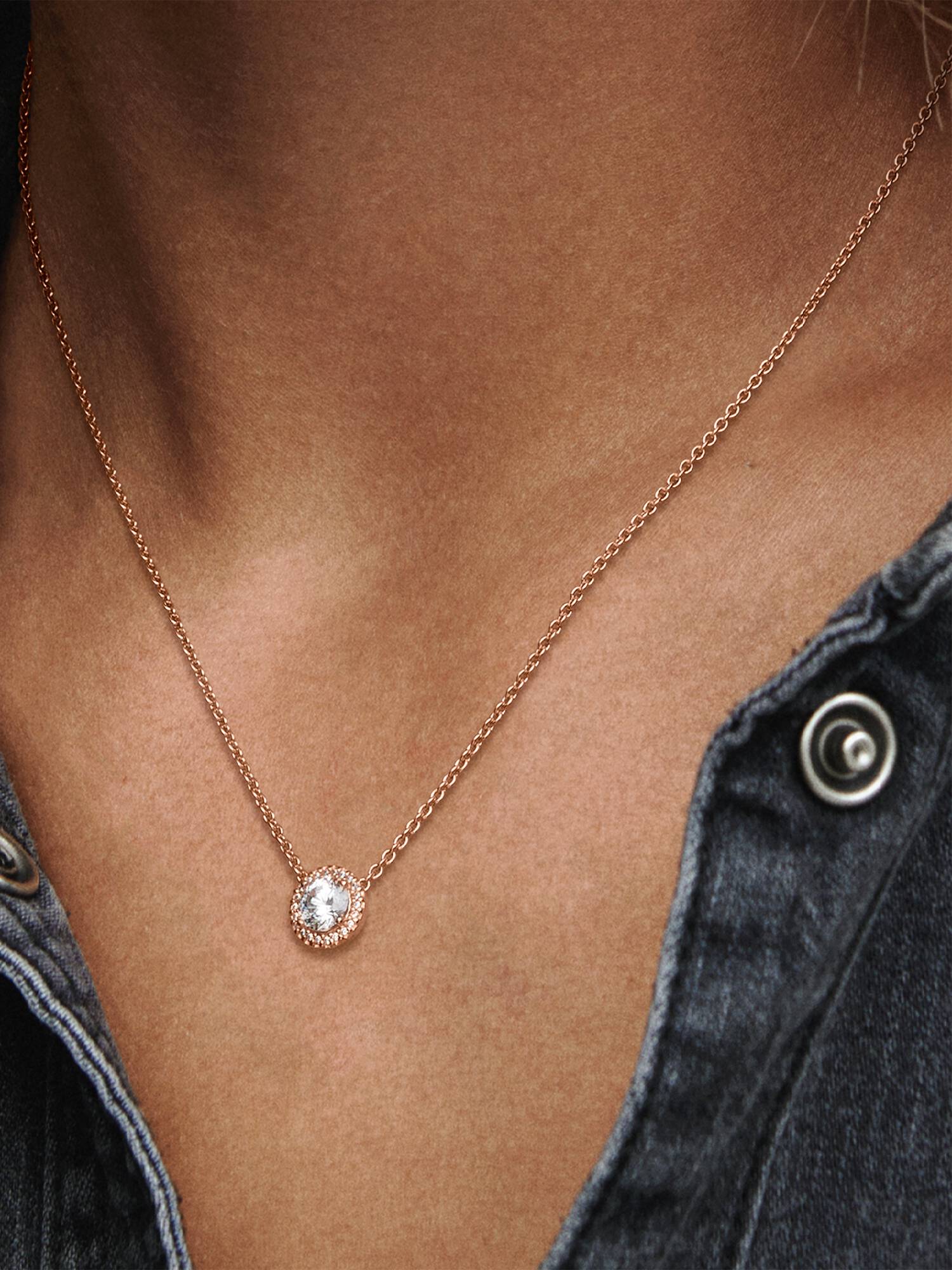 Collar con halo redondo brillante