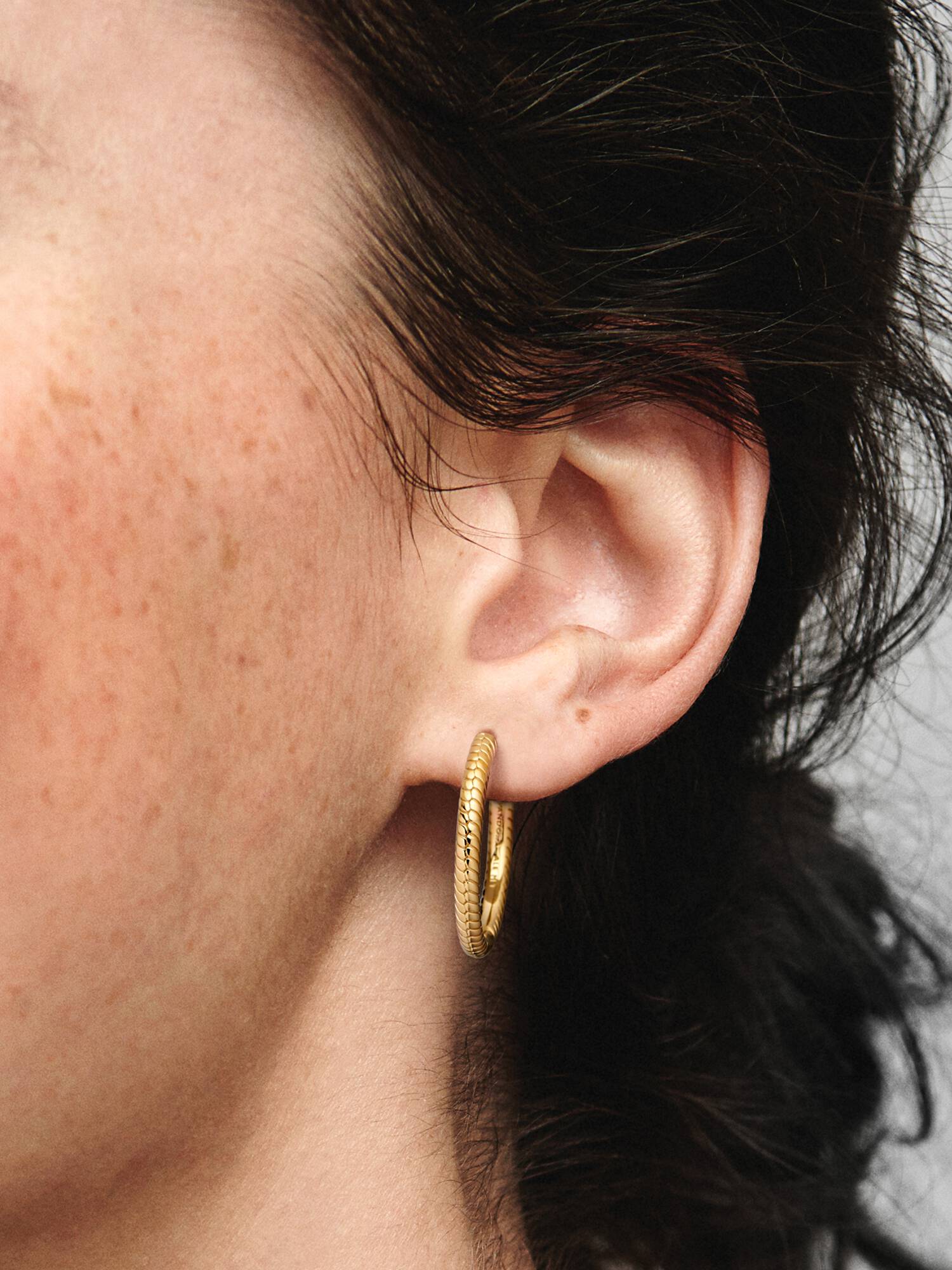 Aretes de aro para charms Pandora Moments