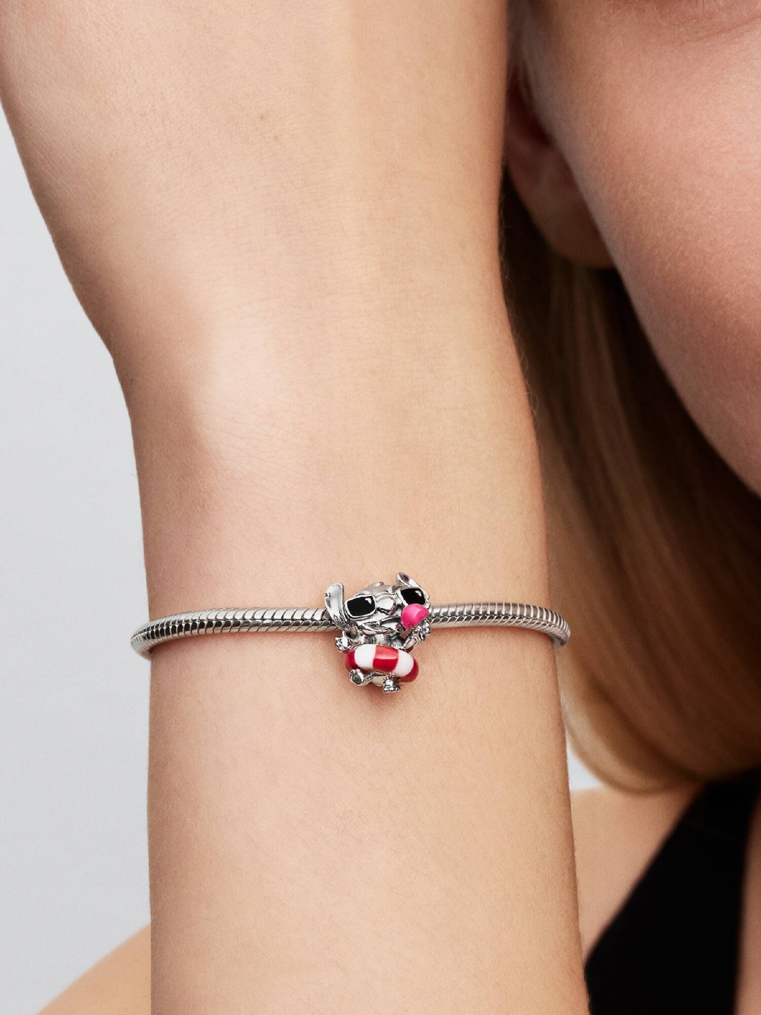 Charm diversión de verano con Stitch de Disney 