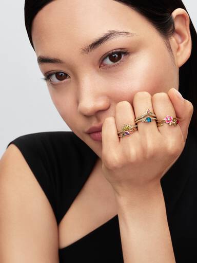 Anillo abierto con espada de Mulan de Disney