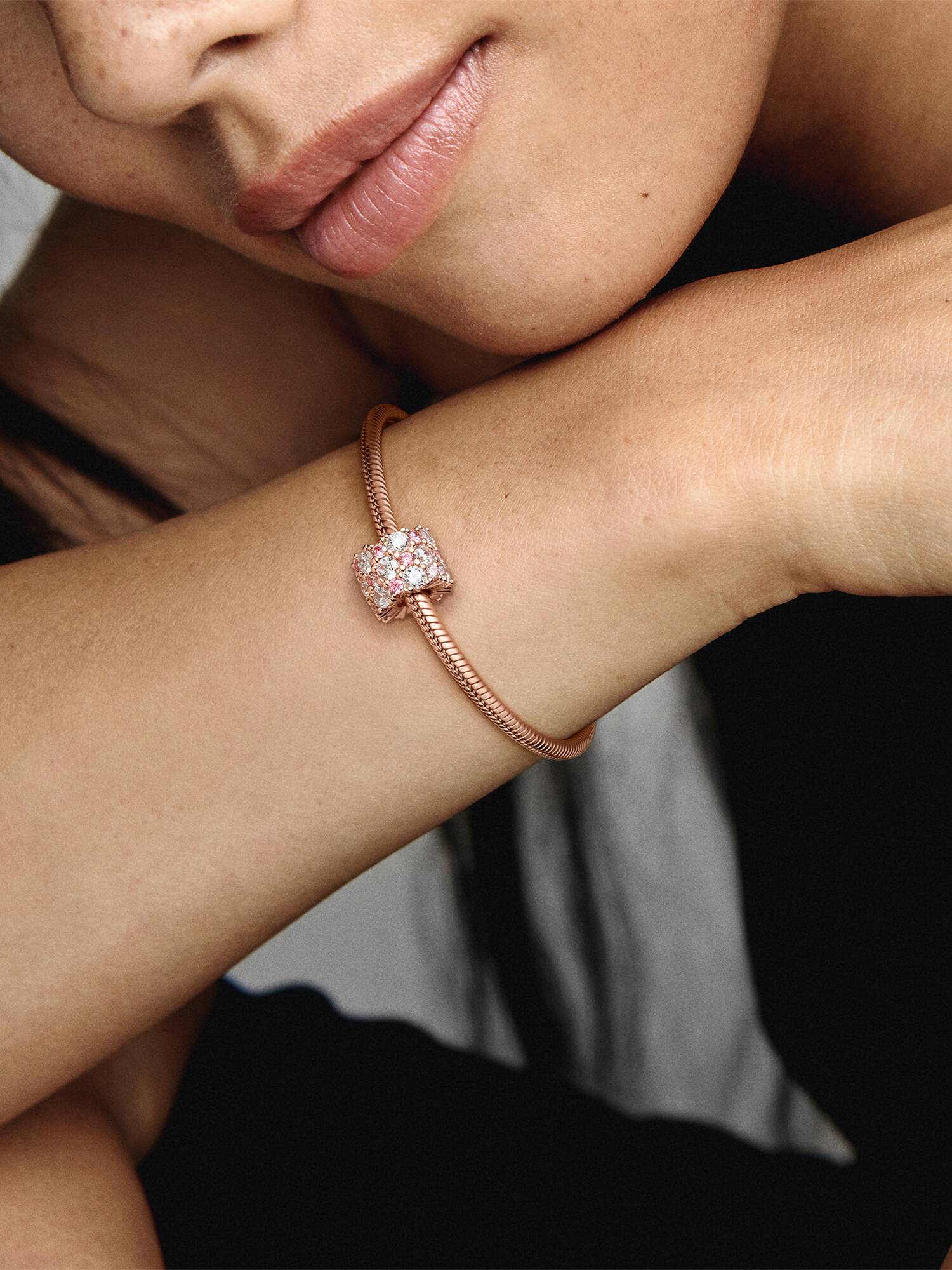 Charm Brillo rosa y transparente