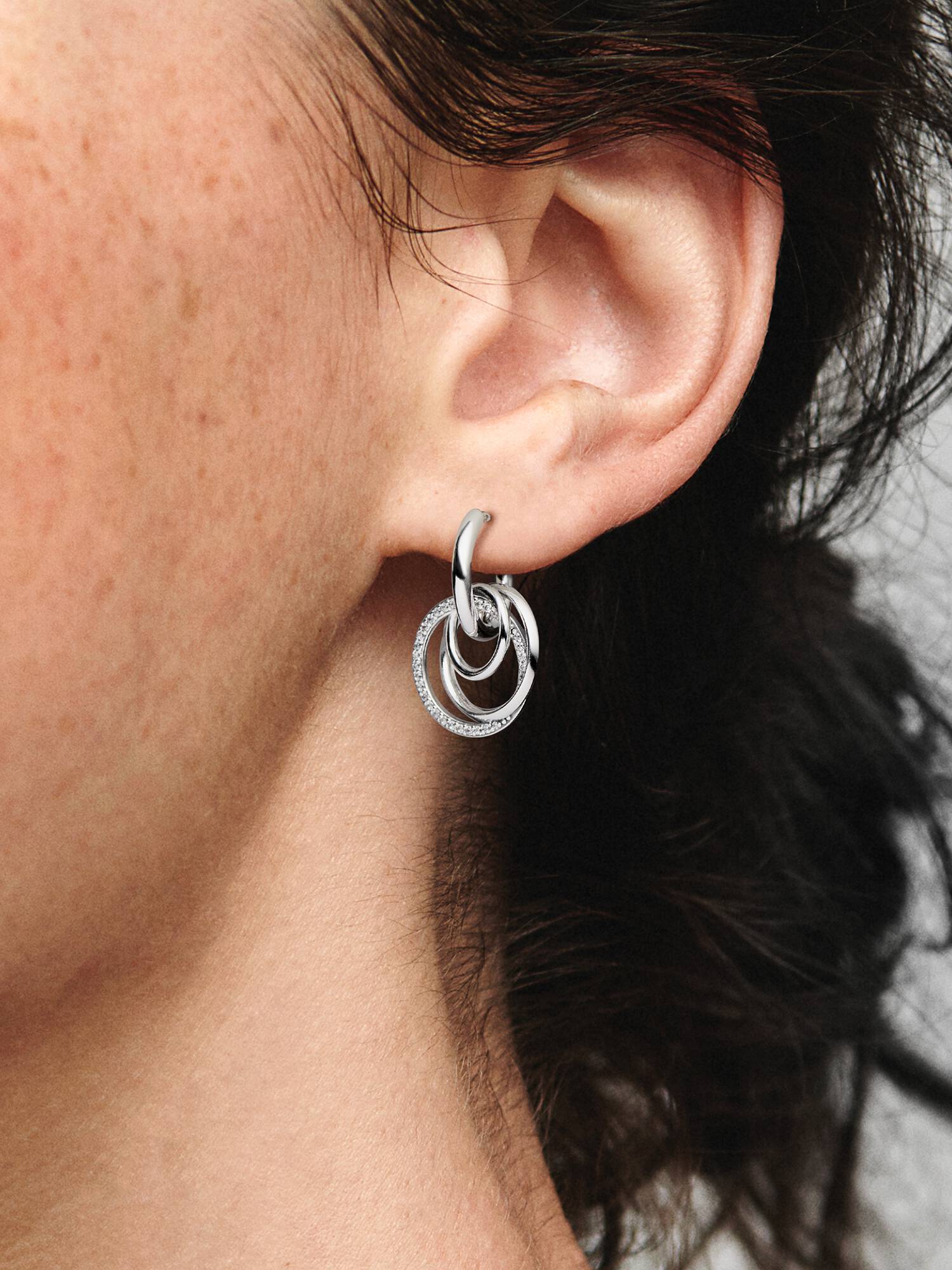 Aretes de aro Circulos entrelazados Familia siempre