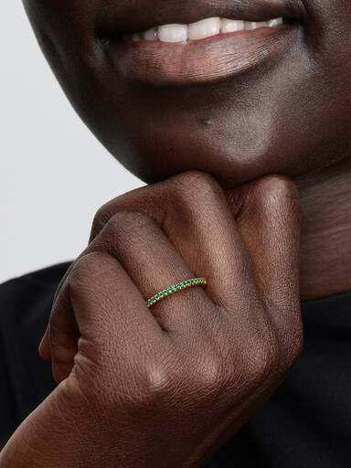 Anillo Eternidad Media Banda Verde Resplandeciente