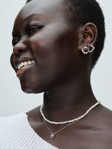 Aretes de botón Círculo con forma orgánica y perlas cultivadas de agua dulce tratada