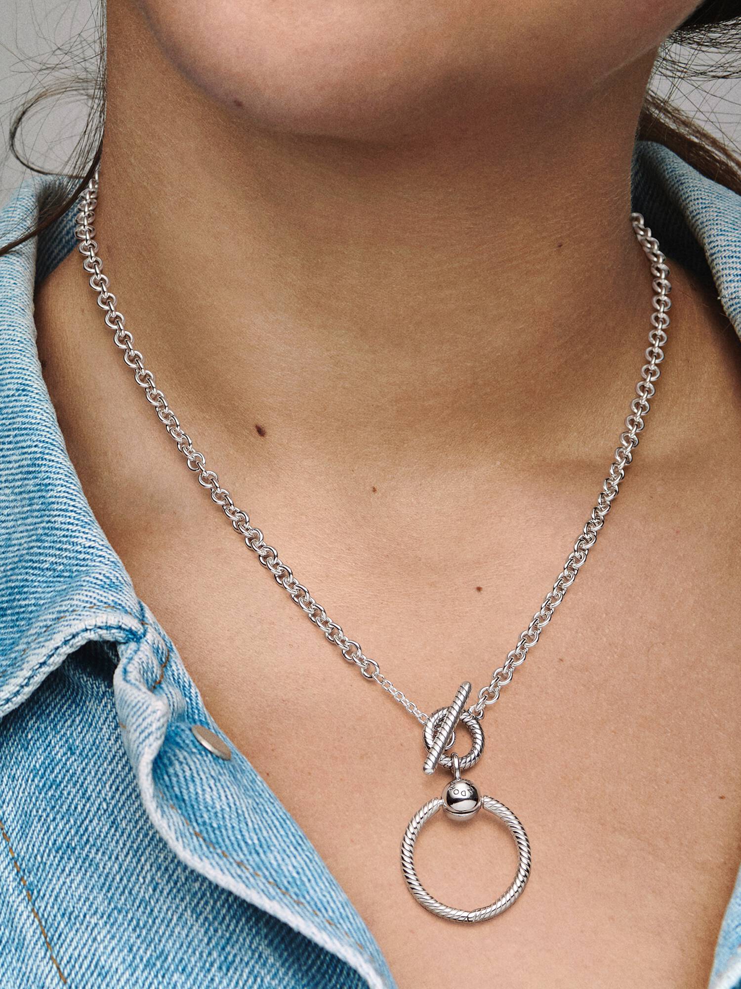 Collar con Pendiente O Pandora Moments con barra T