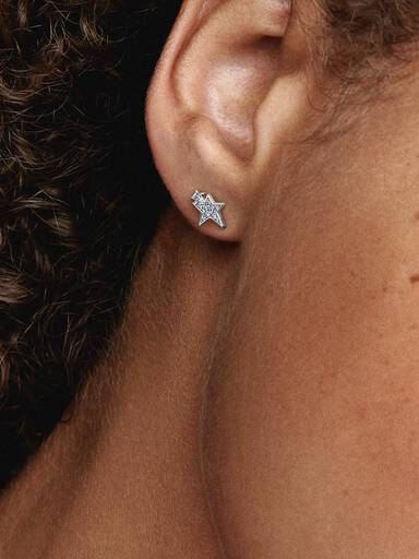 Aretes de botón Estrellas asimétricas resplandecientes