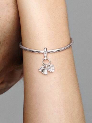 Charm colgante biberón y zapatos de bebé
