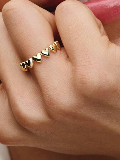 Anillo Fila de Corazones
