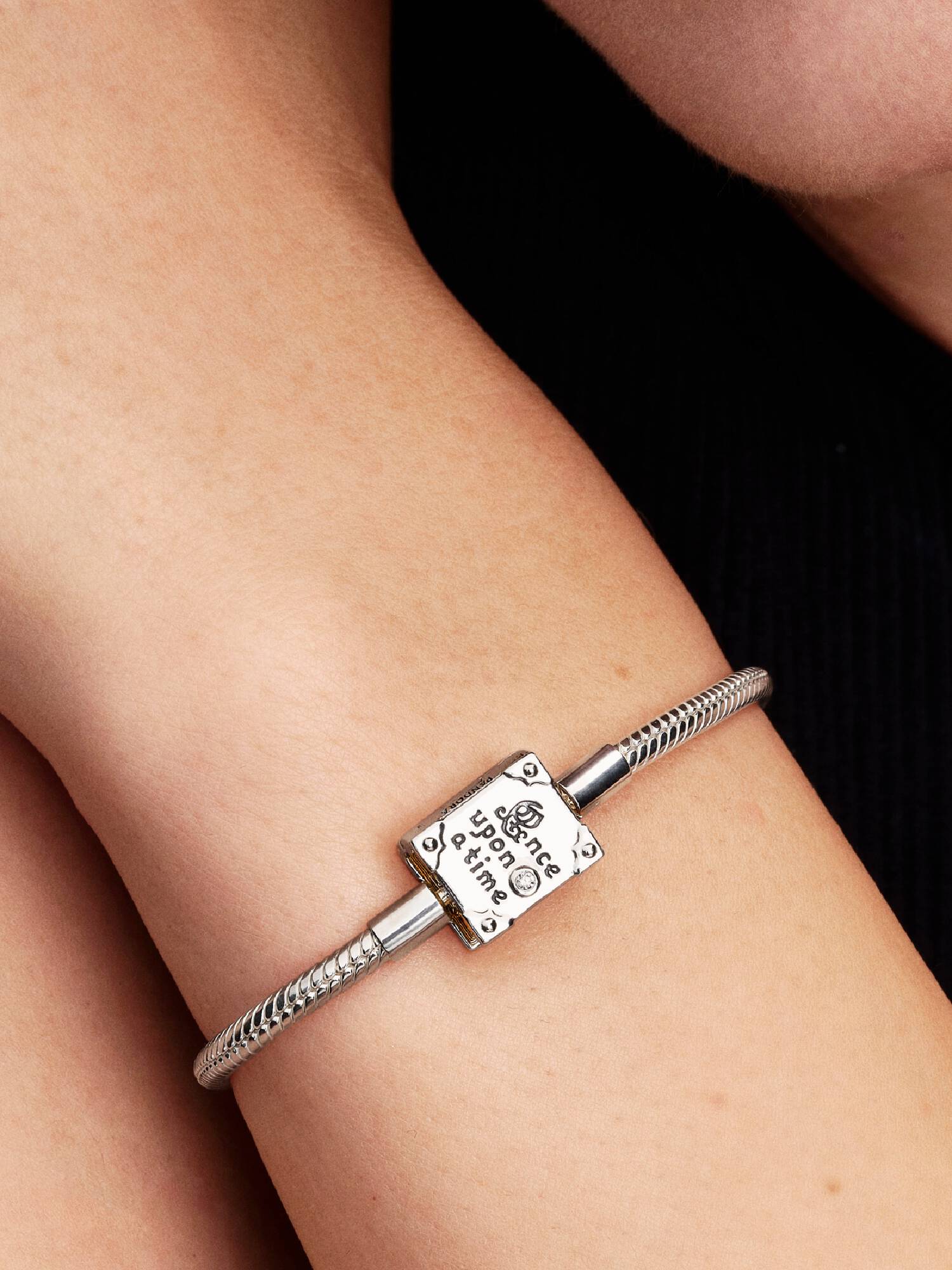 Brazalete de cadena de serpiente con broche diario princesa de Disney