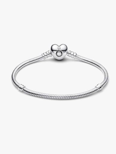 Brazalete Pandora Moments cadena de serpiente con broche de corazón