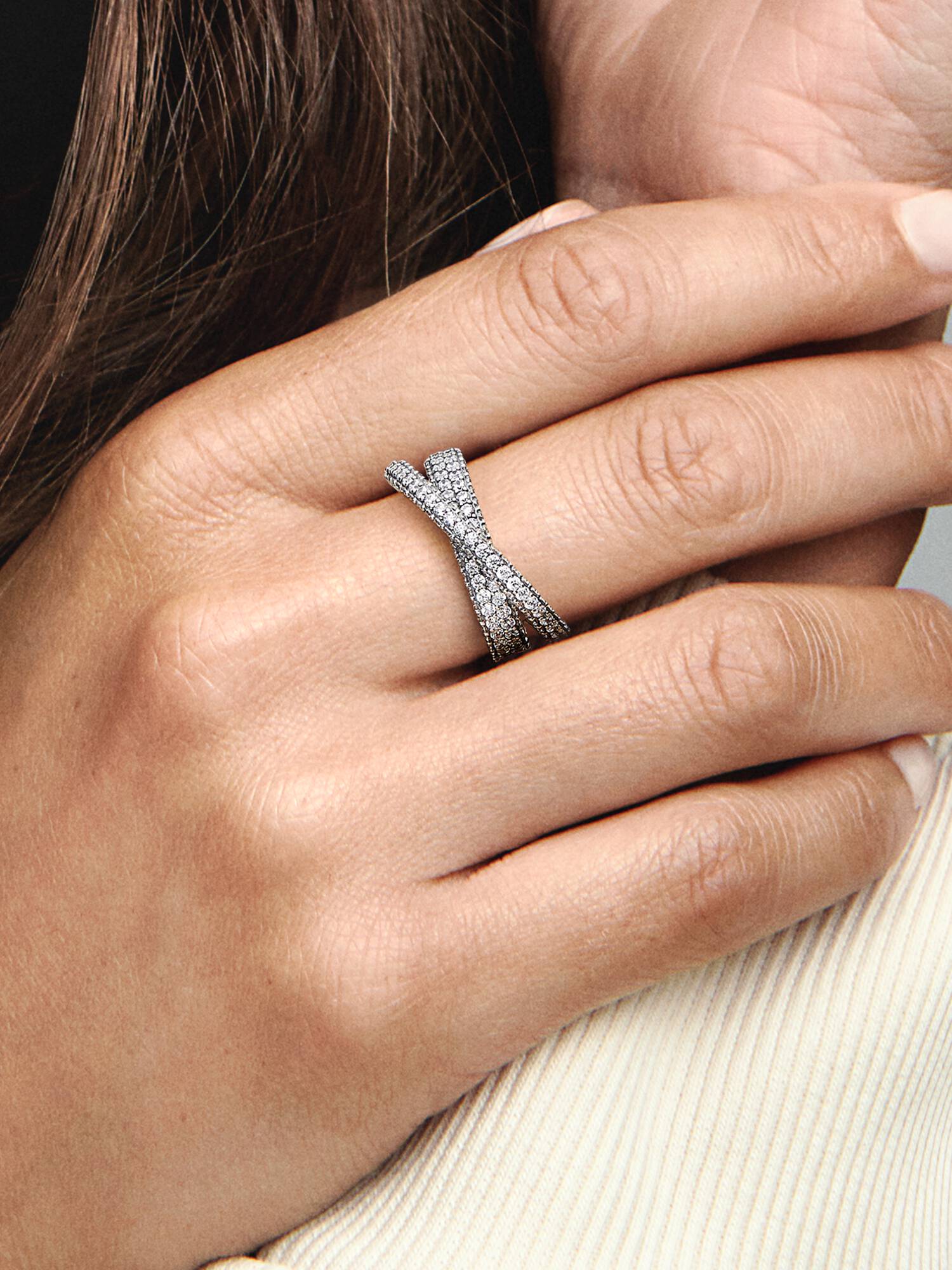Anillo Doble Cruzado en Pavé de Pandora Timeless