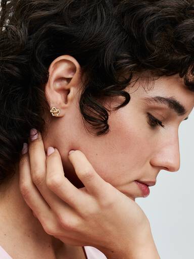 Aretes de botón Corazón infinito Brillante