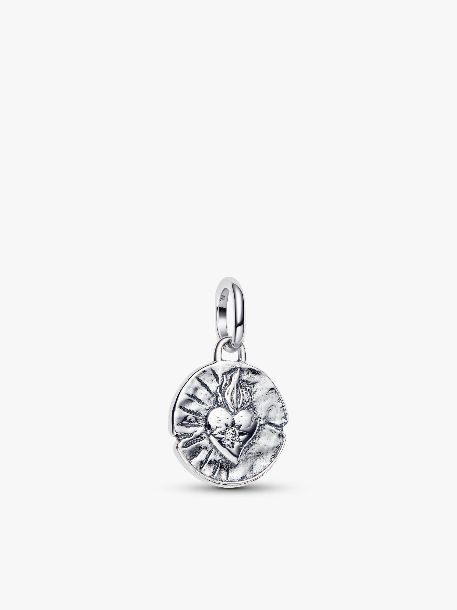 Charm Medallón con Corazón