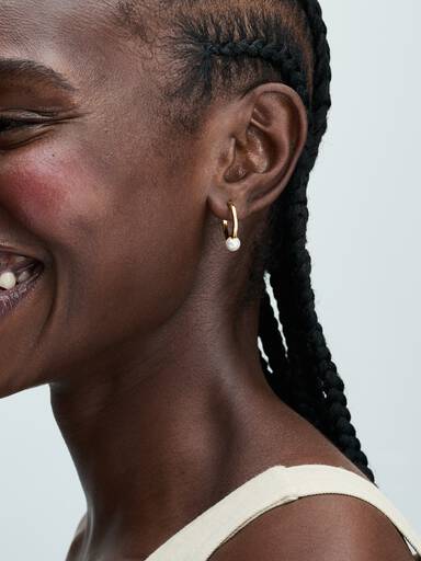 Aretes de Aro Perla Cultivada de Agua Dulce Tratada
