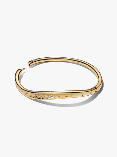 Brazalete rígido con forma orgánica engastado con piedras