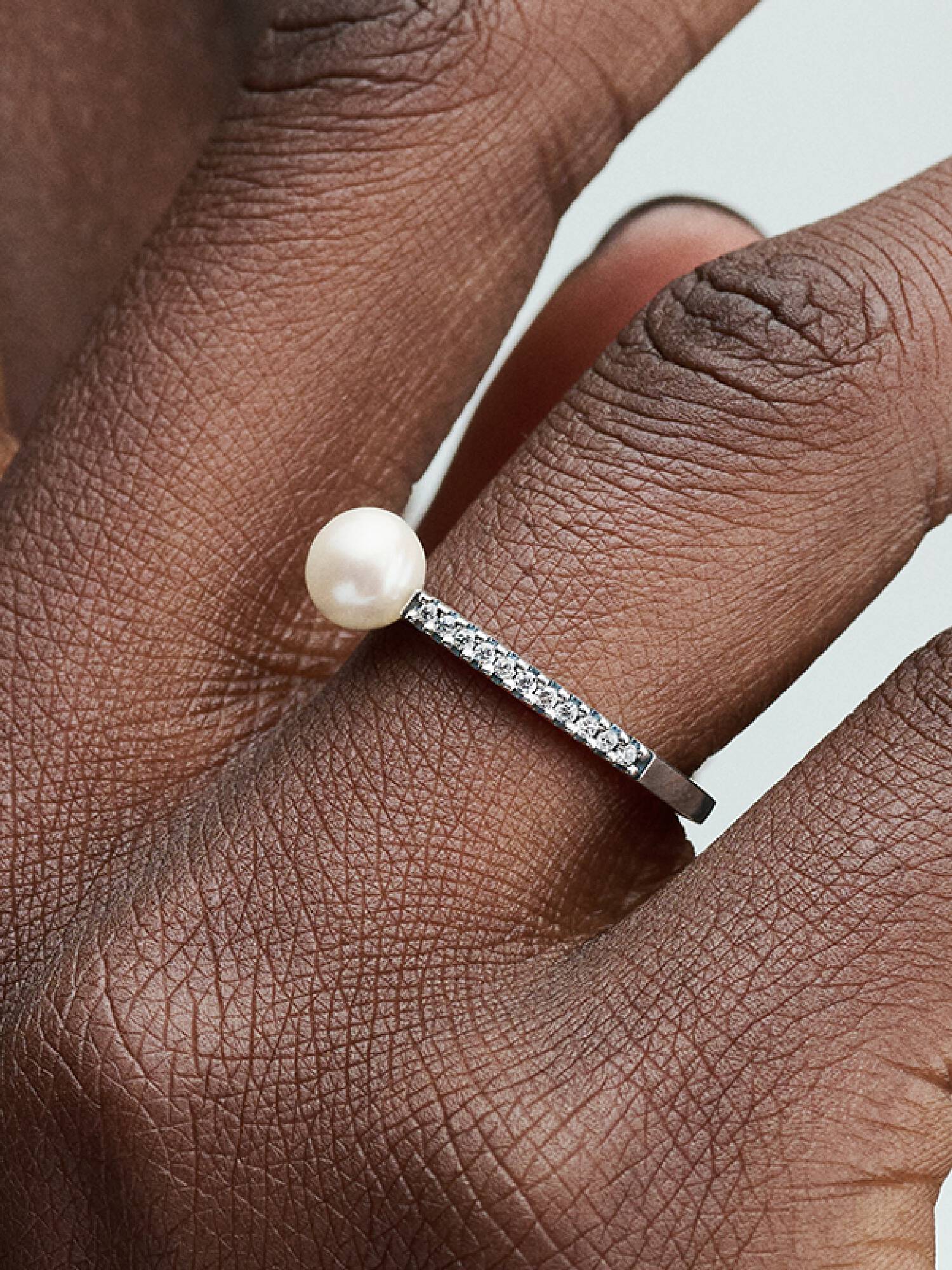 Anillo Perla Cultivada de Agua Dulce Tratada y Pavé